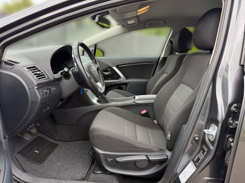 Toyota Avensis 1.6 Edition Kamera Tempomat Sitzheizung — photo 10