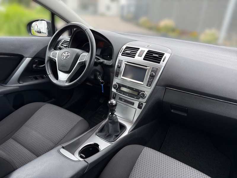 Toyota Avensis 1.6 Edition Kamera Tempomat Sitzheizung — photo 13