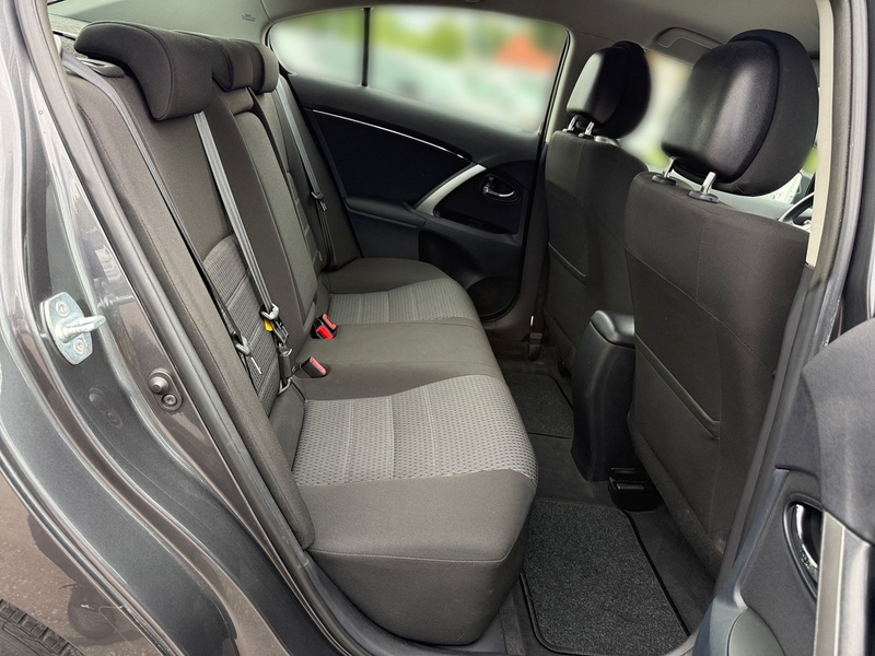 Toyota Avensis 1.6 Edition Kamera Tempomat Sitzheizung — photo 12