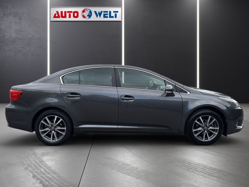 Toyota Avensis 1.6 Edition Kamera Tempomat Sitzheizung — photo 3