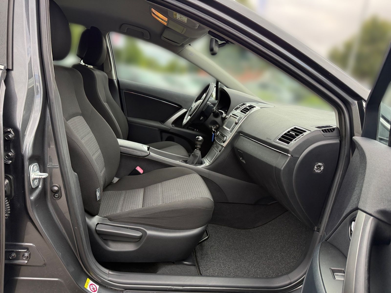 Toyota Avensis 1.6 Edition Kamera Tempomat Sitzheizung — photo 14