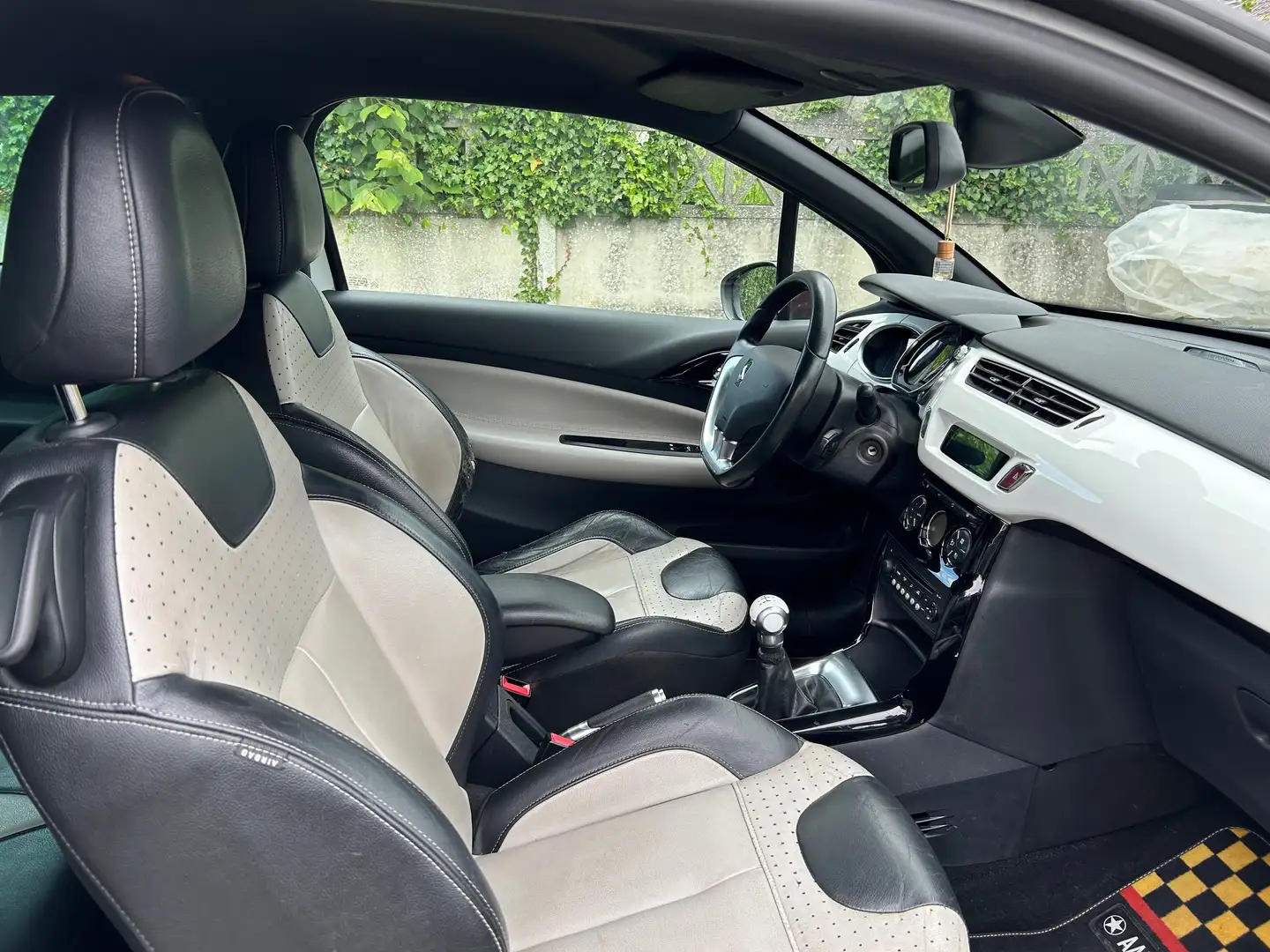 Citroen DS3 DS3 1.6 e-HDi So Chic Blanc - 2