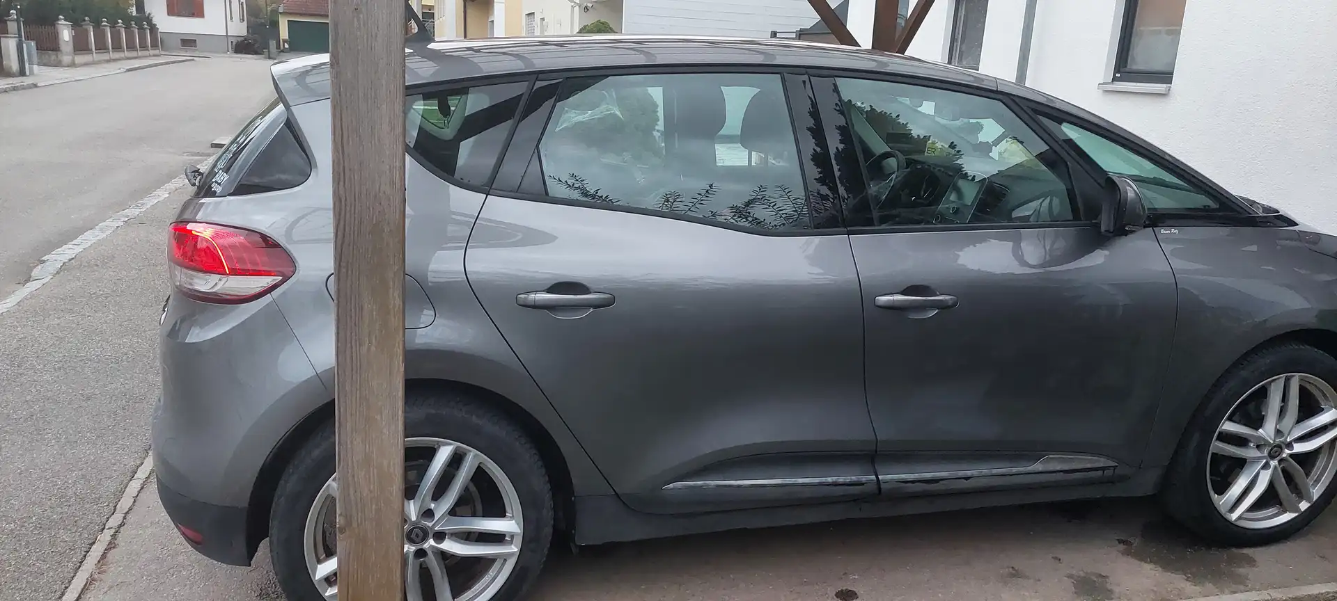 Renault Scenic TCe 115 PF Zen Grau - 1