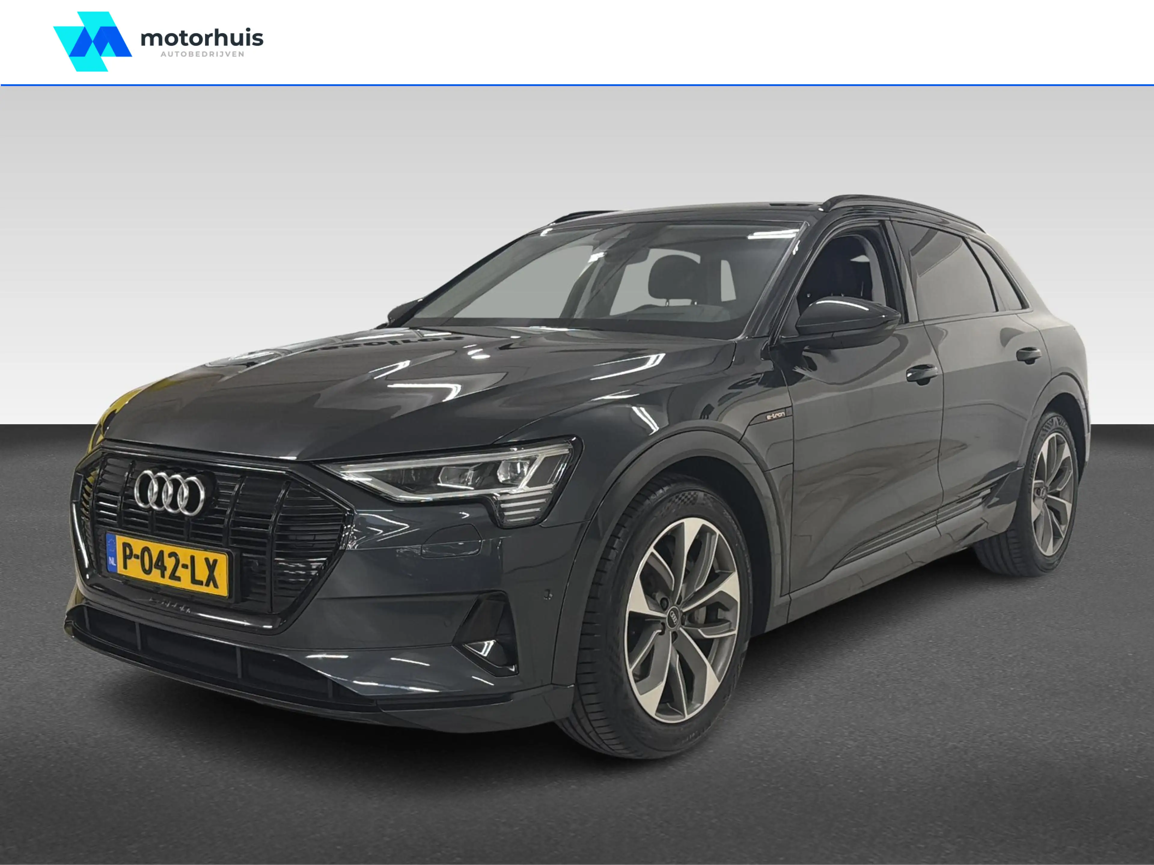 Audi e-tron | SoH 92,6% | | Achteruitrijcamera | Sportstoelen