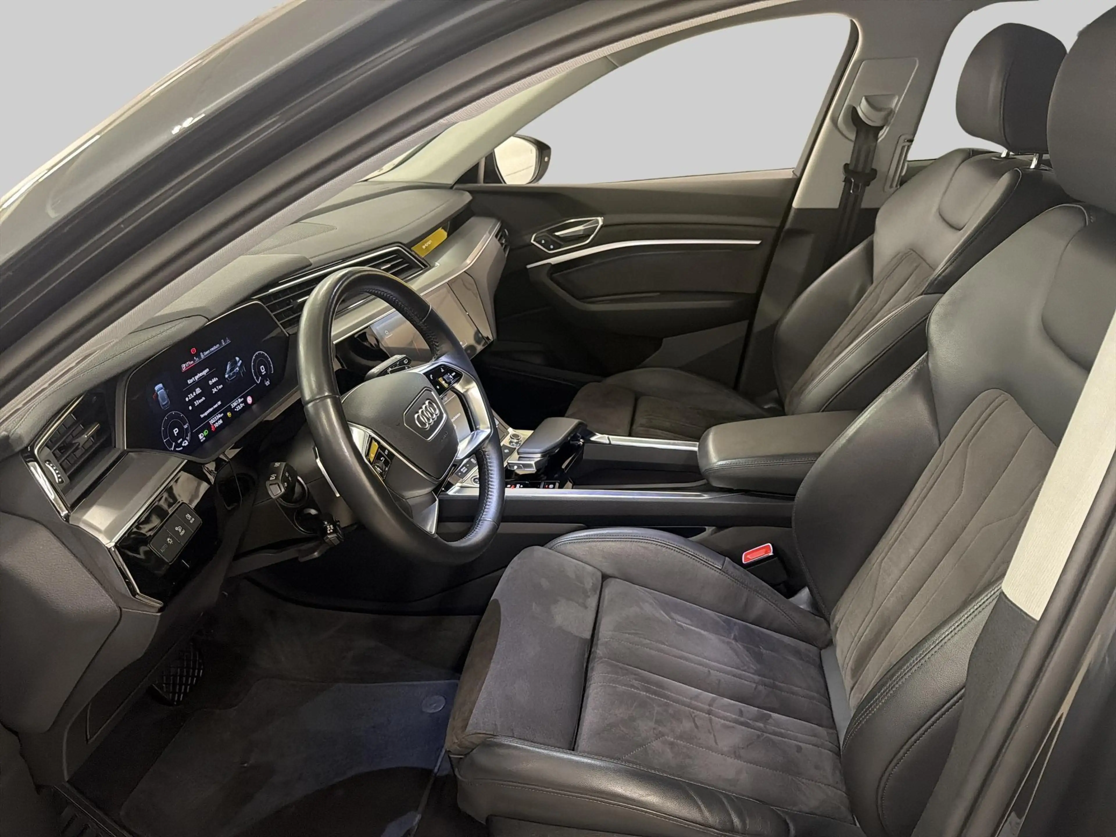 Audi e-tron | SoH 92,6% | | Achteruitrijcamera | Sportstoelen — photo 12