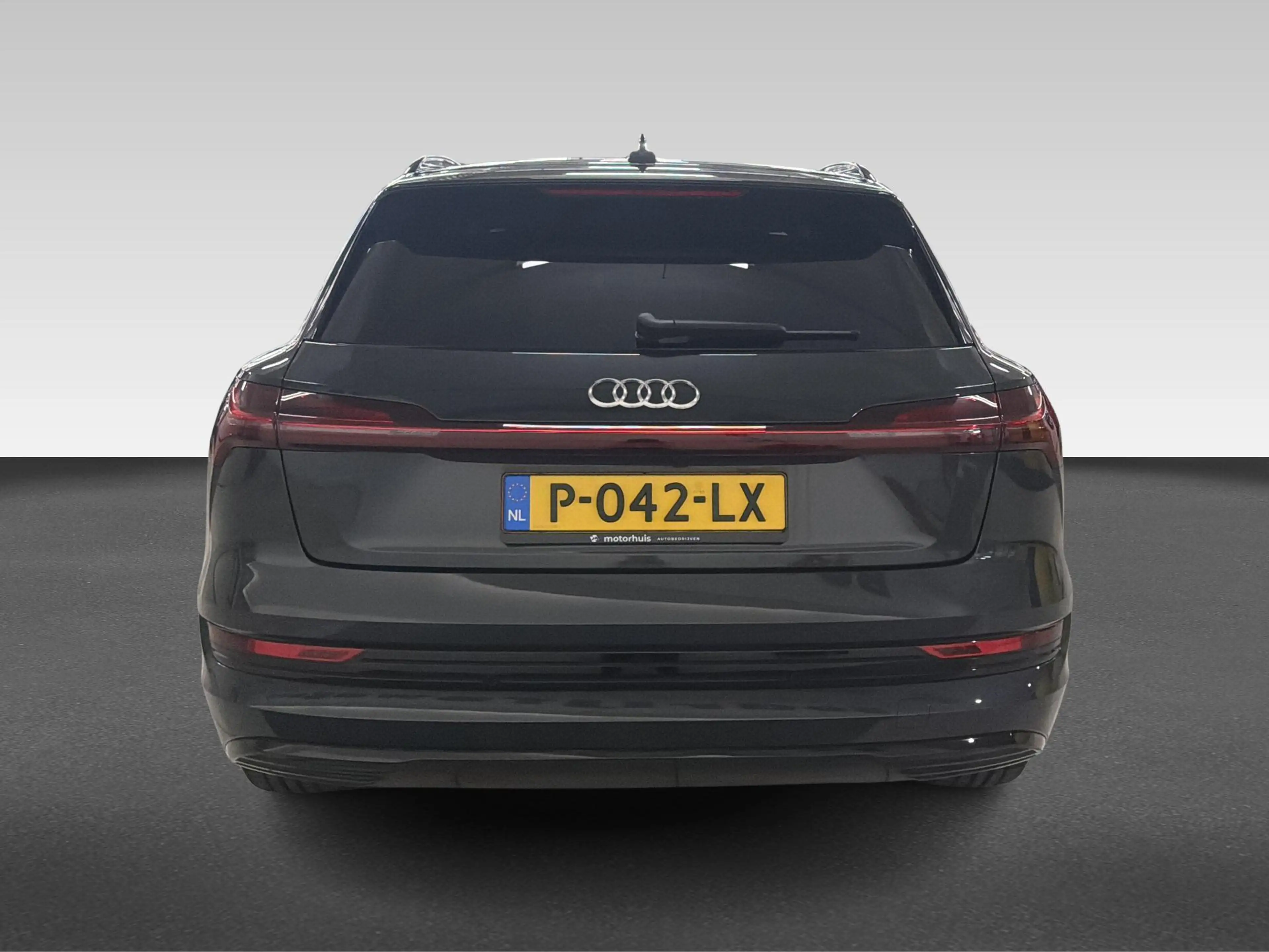 Audi e-tron | SoH 92,6% | | Achteruitrijcamera | Sportstoelen — photo 10
