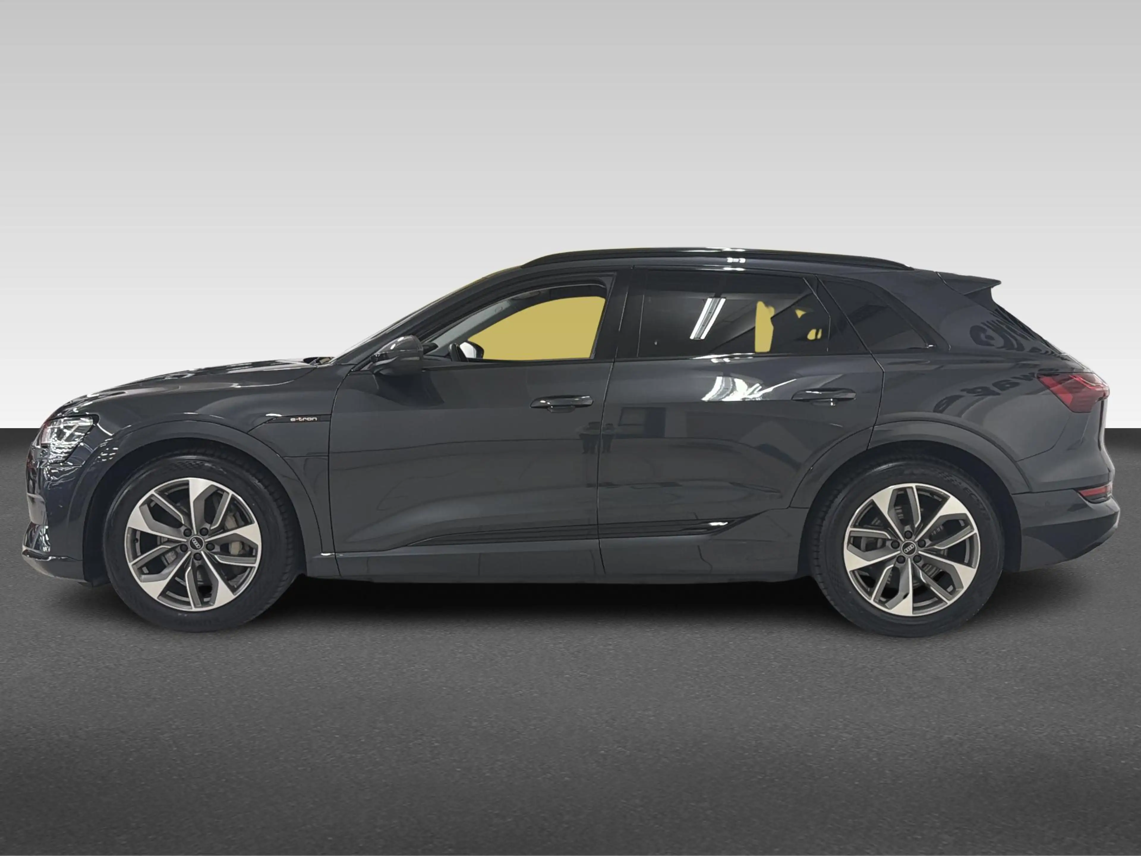 Audi e-tron | SoH 92,6% | | Achteruitrijcamera | Sportstoelen — photo 2