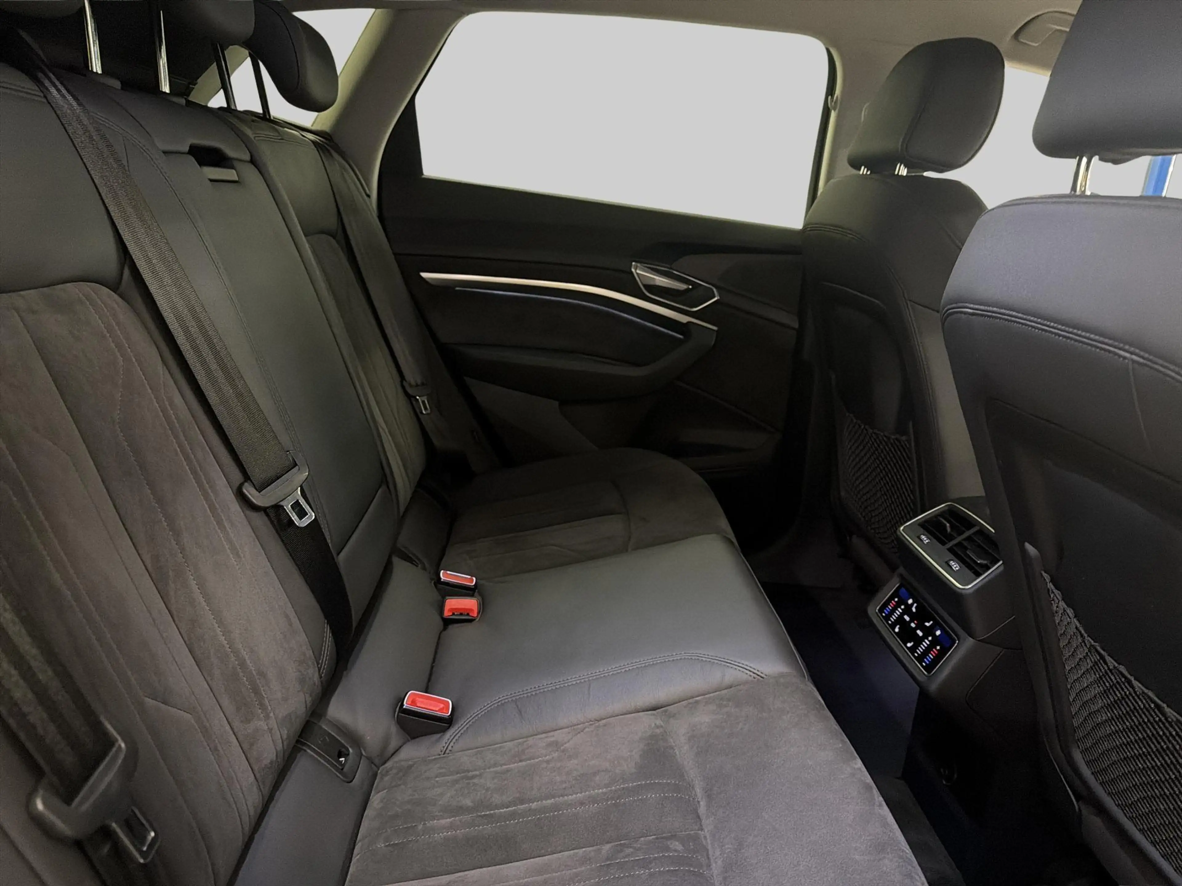 Audi e-tron | SoH 92,6% | | Achteruitrijcamera | Sportstoelen — photo 14
