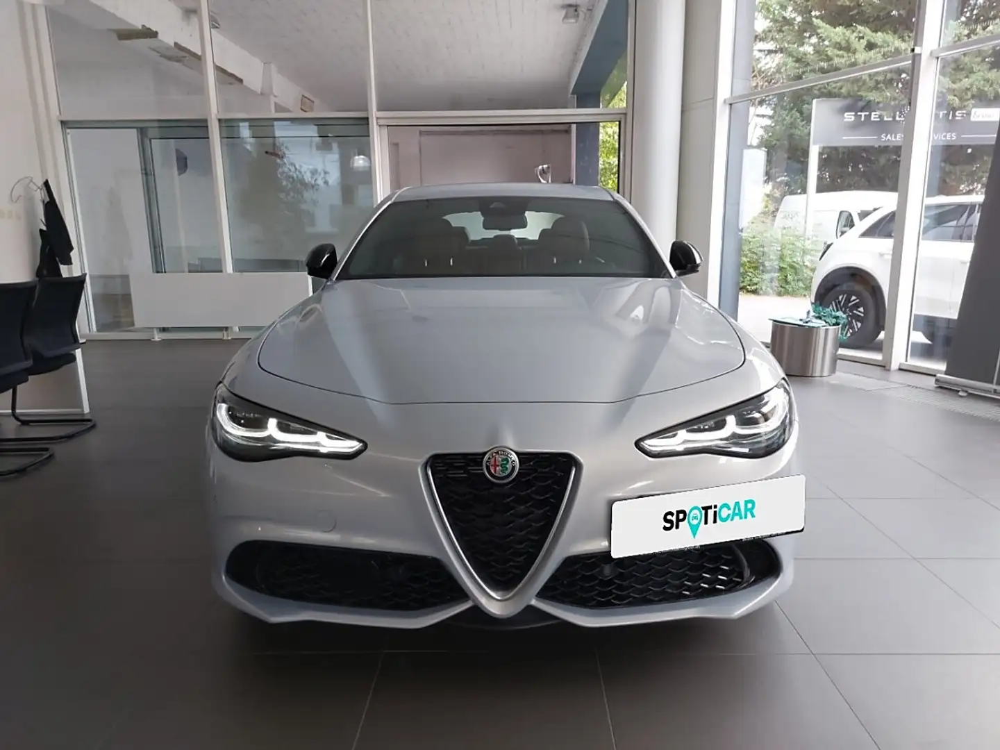 Alfa Romeo Giulia Ti 2,2 16V 210 AT8 Q4 AWD Silber - 2