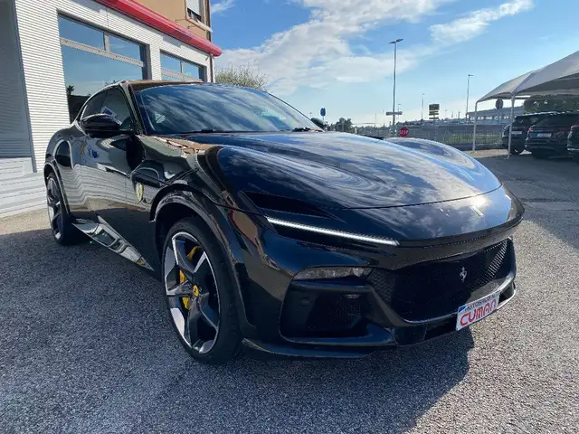 Ferrari Purosangue view 3