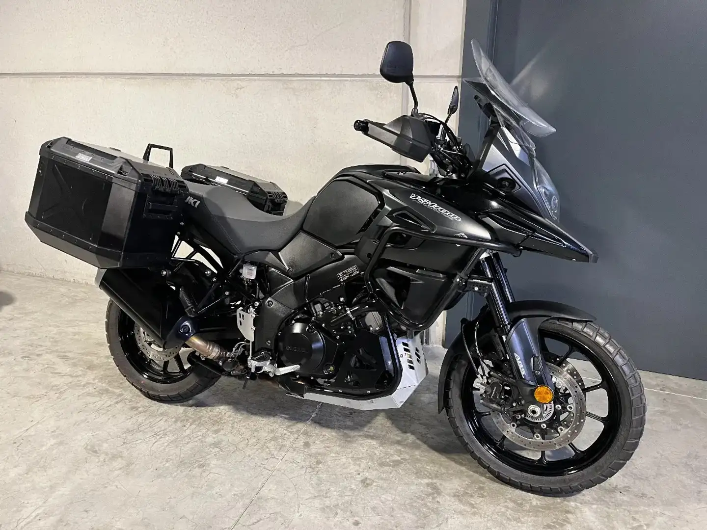 Suzuki V-Strom 1000 DL1000 in adventure trim - 1