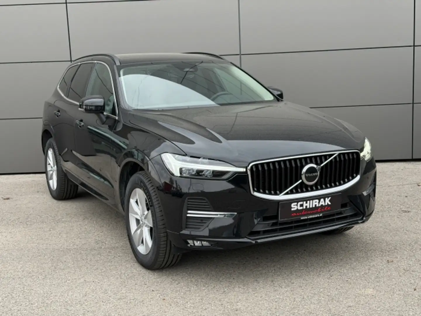 Volvo XC60 B5 Core Aut. Schwarz - 1