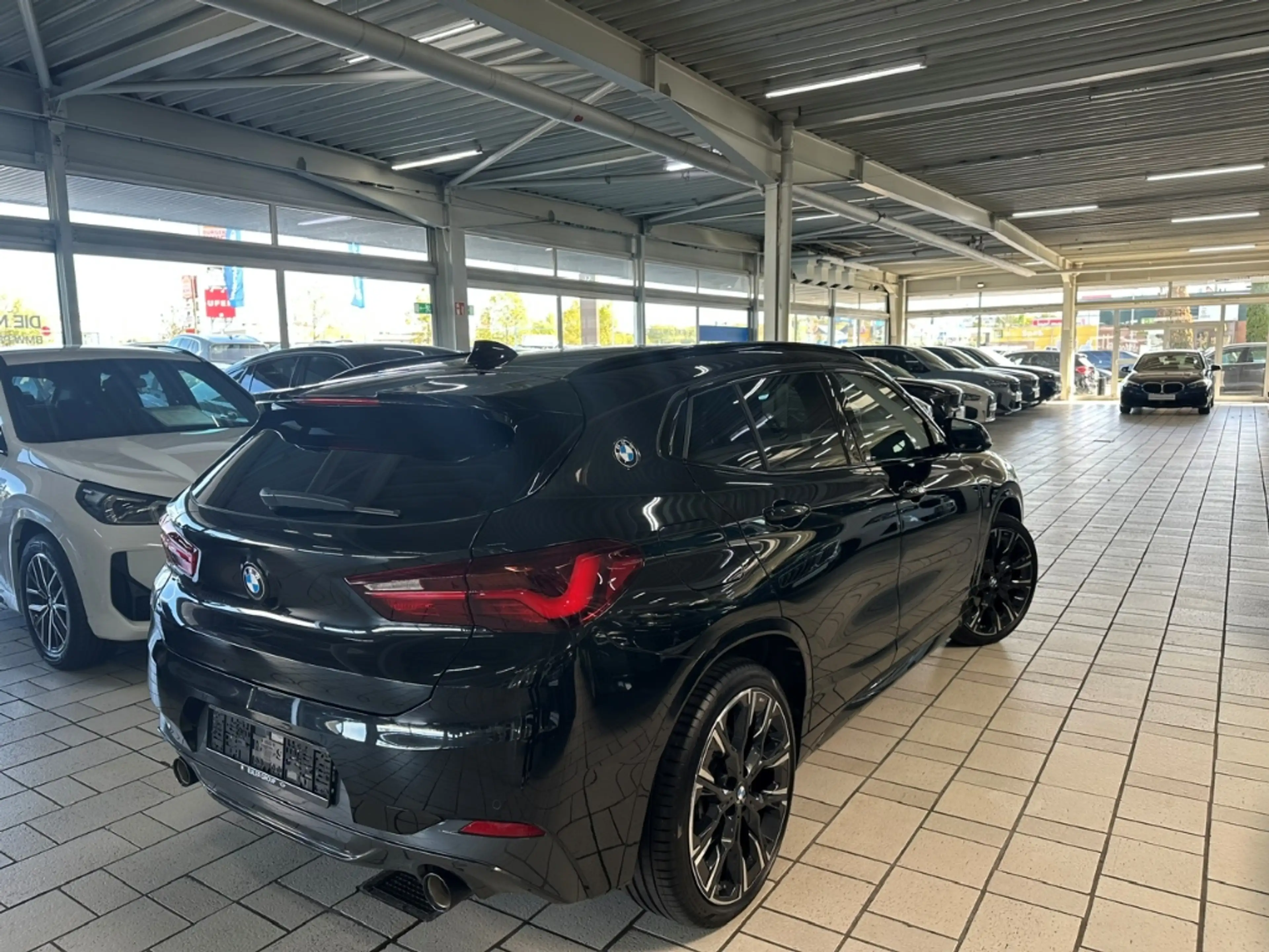 BMW X2 xDrive 20iA M-Sport Sportpaket HUD El. Panodach Pa — photo 4