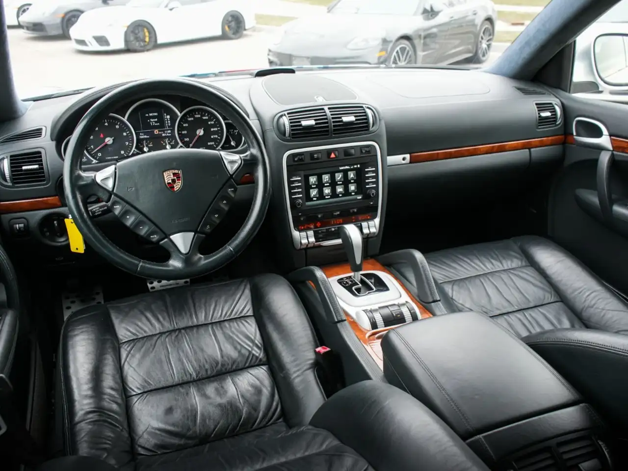 Porsche Cayenne снимка Porsche Cayenne