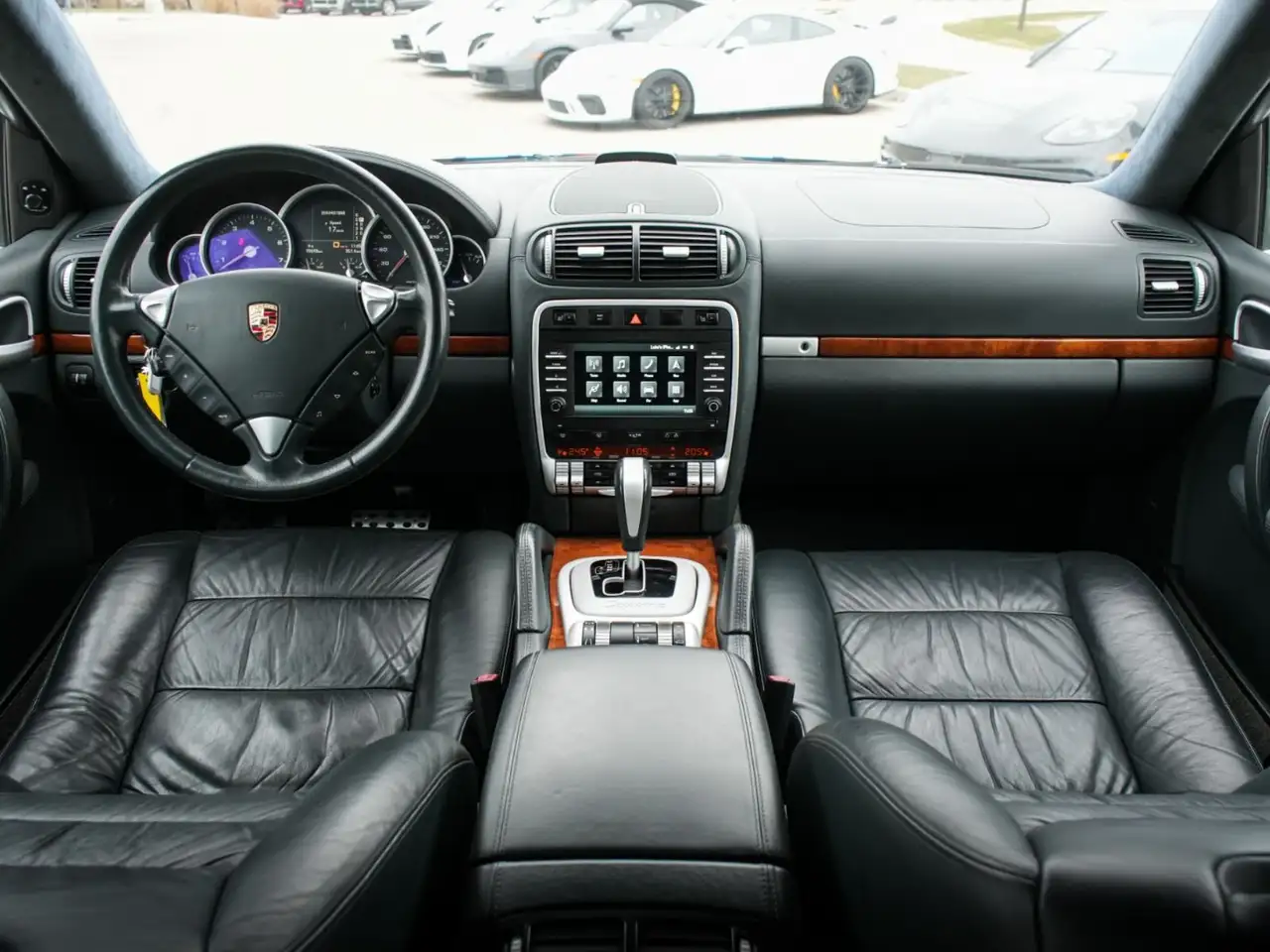 Porsche Cayenne снимка Porsche Cayenne