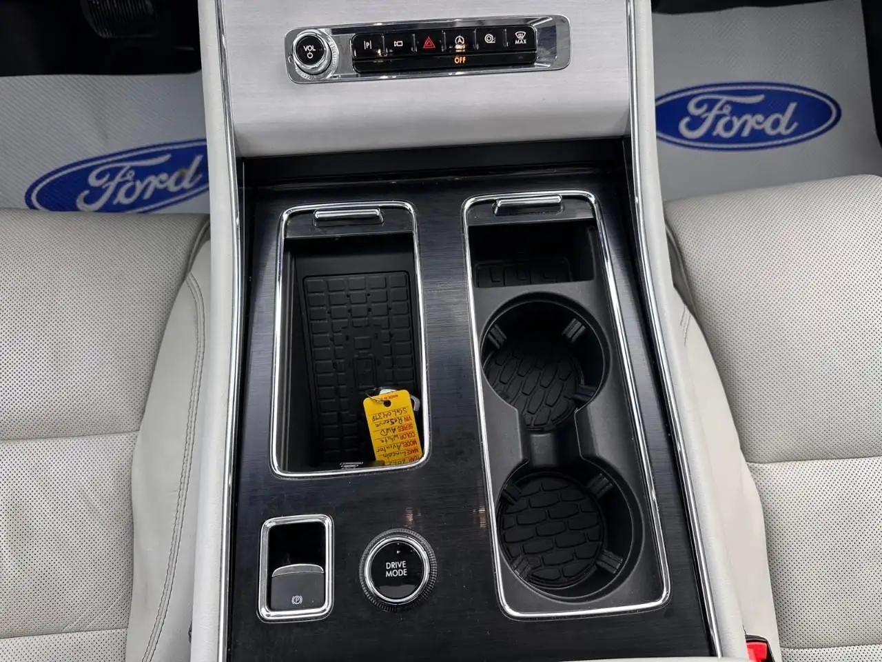 Lincoln Aviator снимка Lincoln Aviator