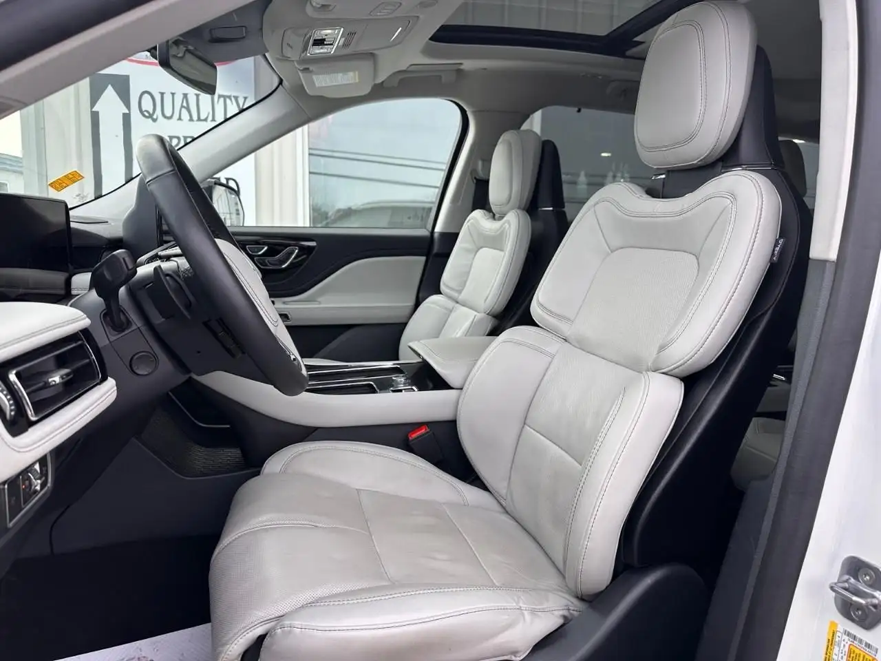 Lincoln Aviator снимка Lincoln Aviator