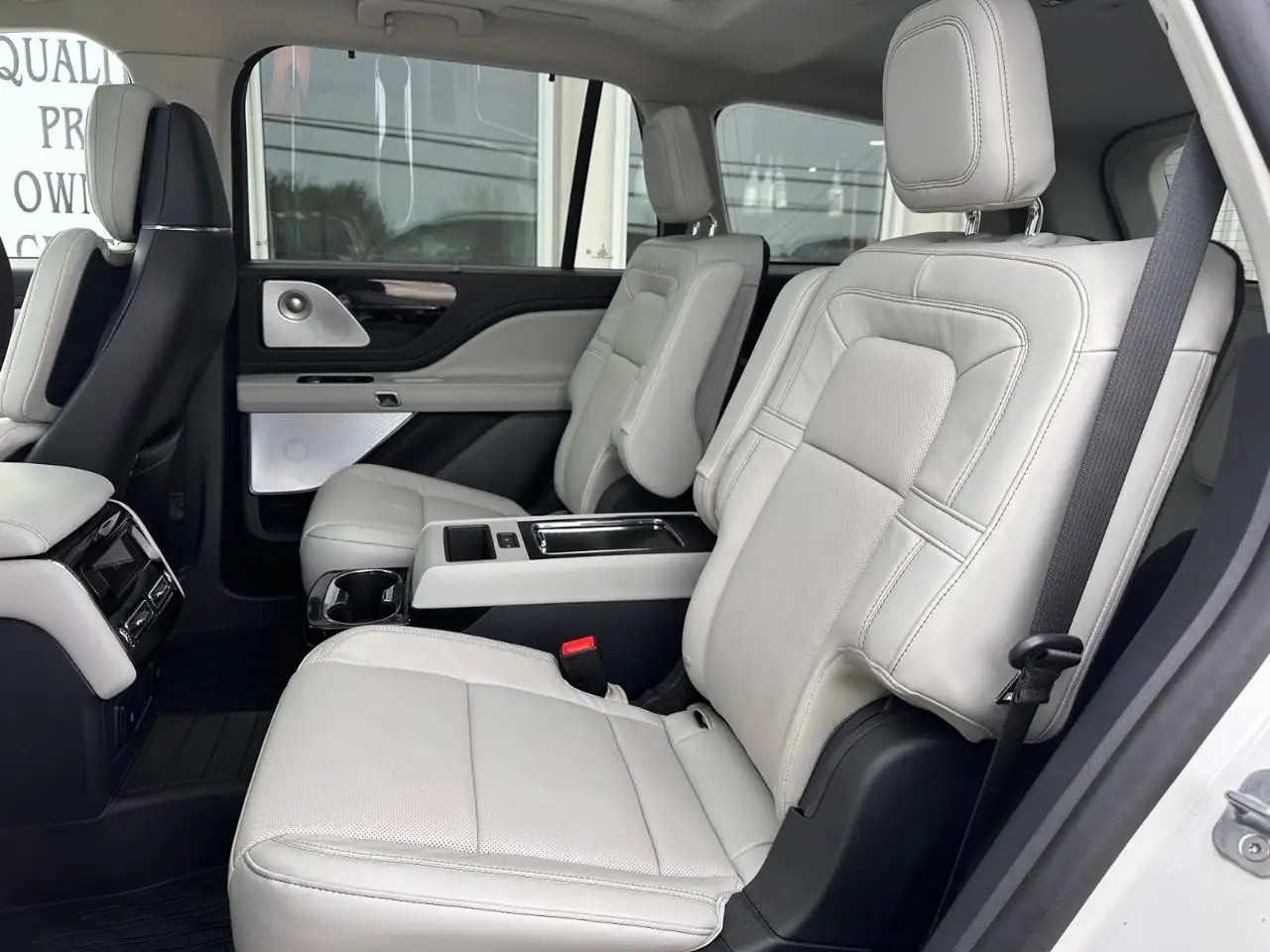 Lincoln Aviator снимка Lincoln Aviator