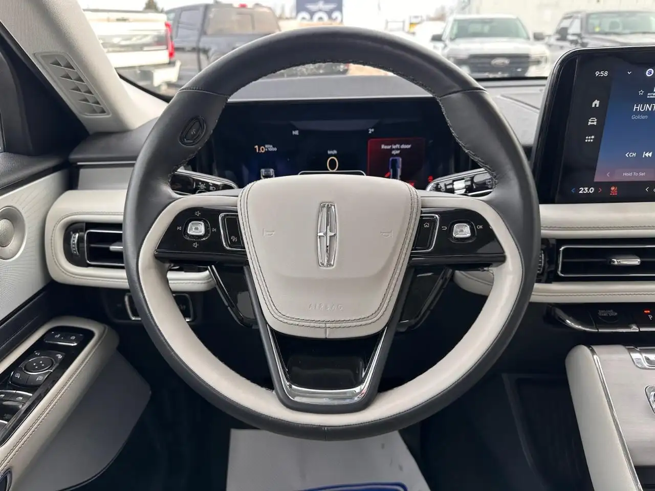Lincoln Aviator снимка Lincoln Aviator