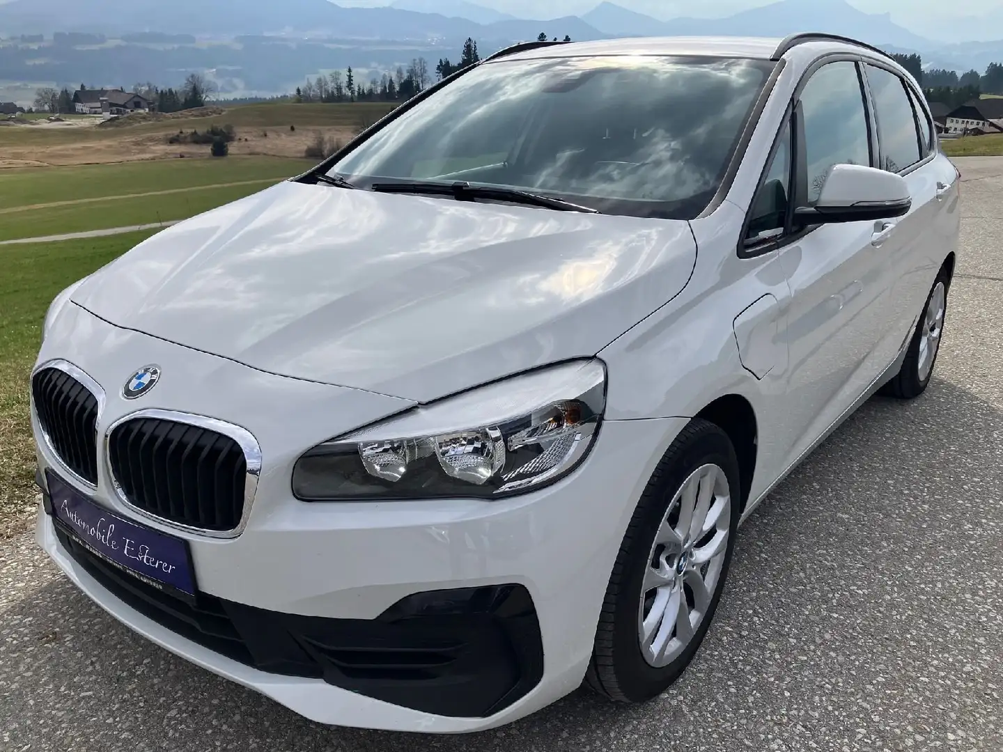 BMW 225 225 xe Aut Allrad, Plug-in Hybrid, Navi, ACC Alarm Weiß - 1