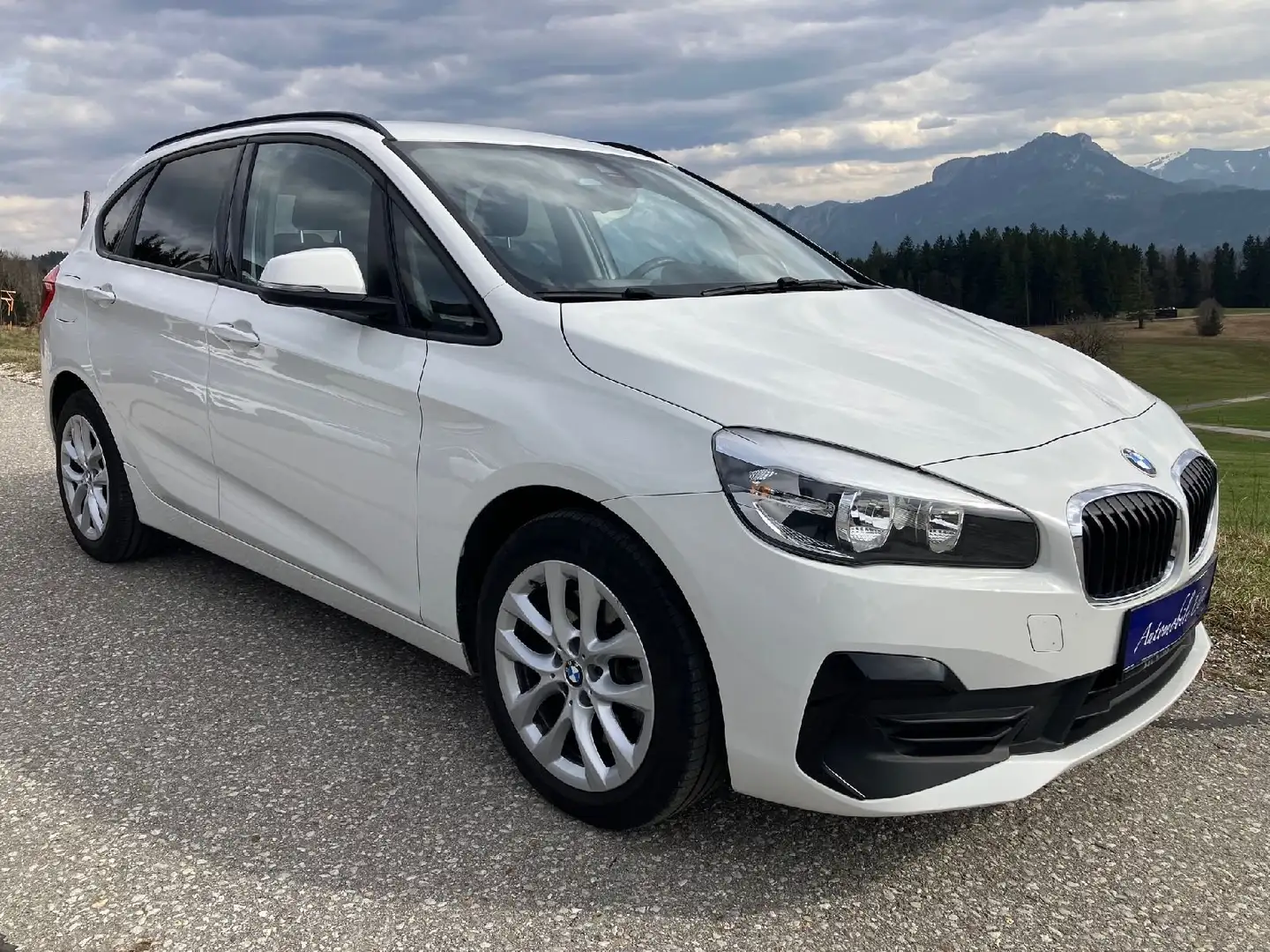 BMW 225 225 xe Aut Allrad, Plug-in Hybrid, Navi, ACC Alarm Weiß - 2