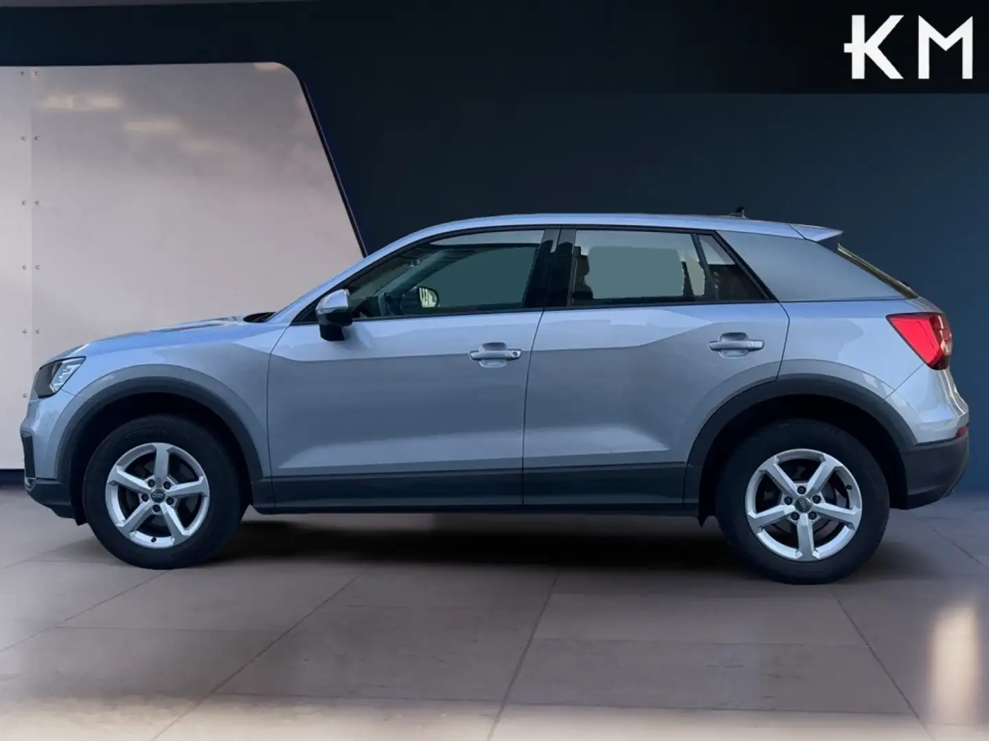 Audi Q2 35 TFSI Design S tronic 110kW Plateado - 2