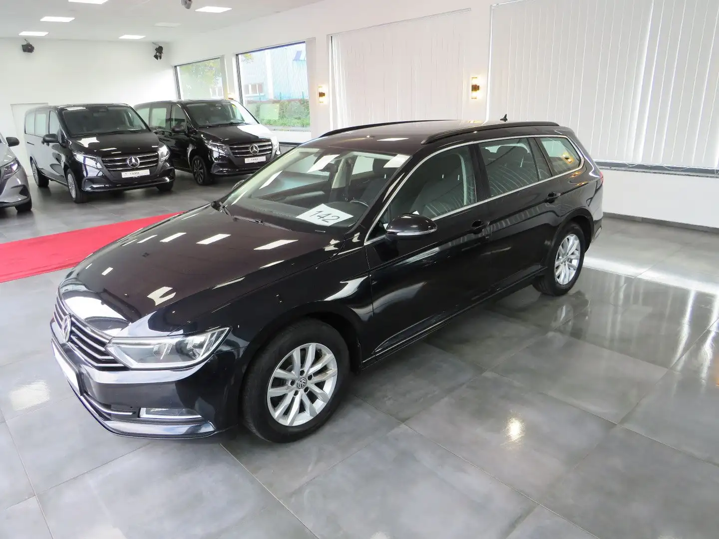 Volkswagen Passat Variant 1.6 TDI Comfortline * 1.HAND * Noir - 1