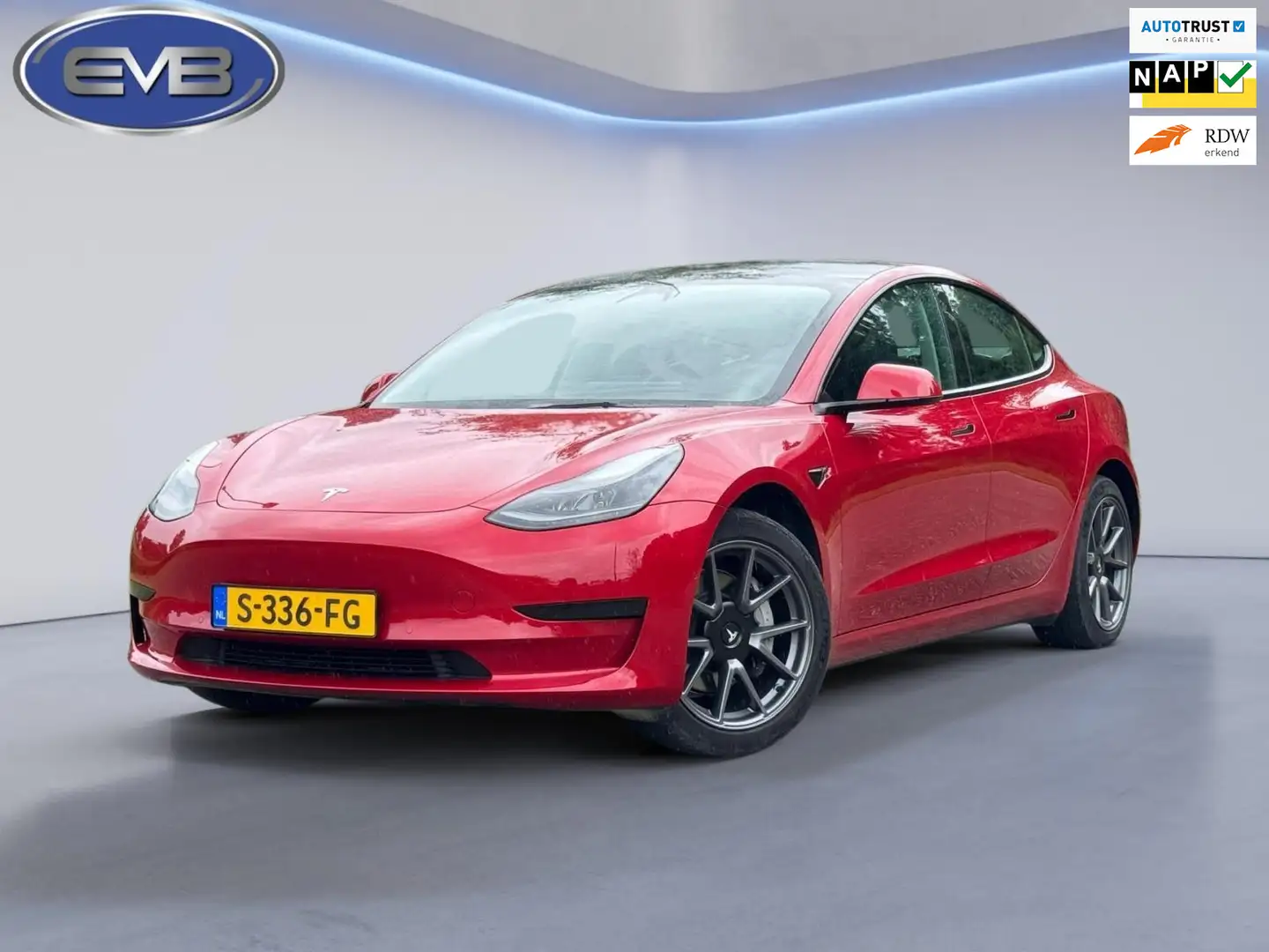 Tesla Model 3 Standard RWD Plus 60 kWh, facelift, panoramadak, l Rot - 1