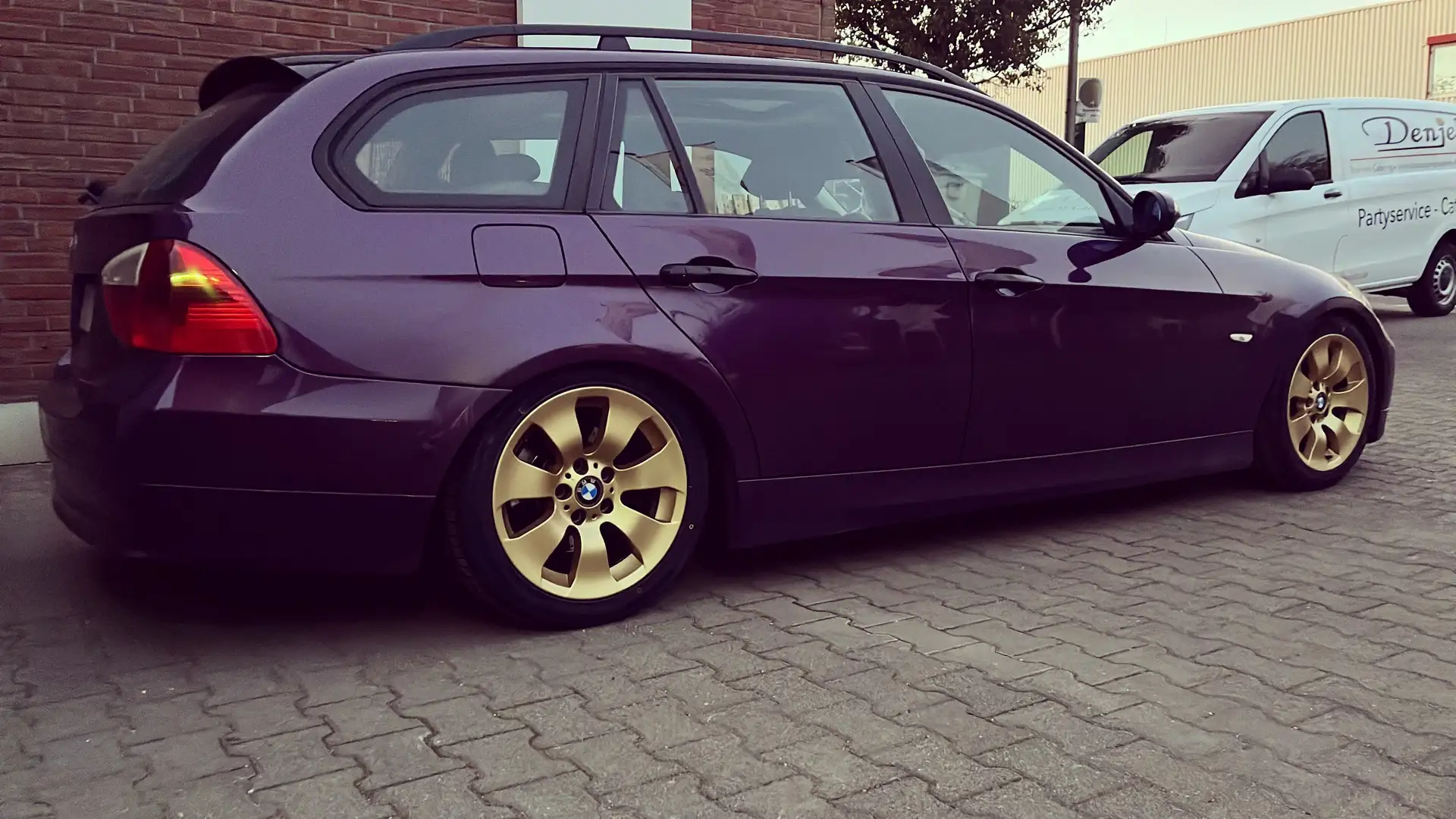 BMW 320 320d DPF Touring Mauve - 1