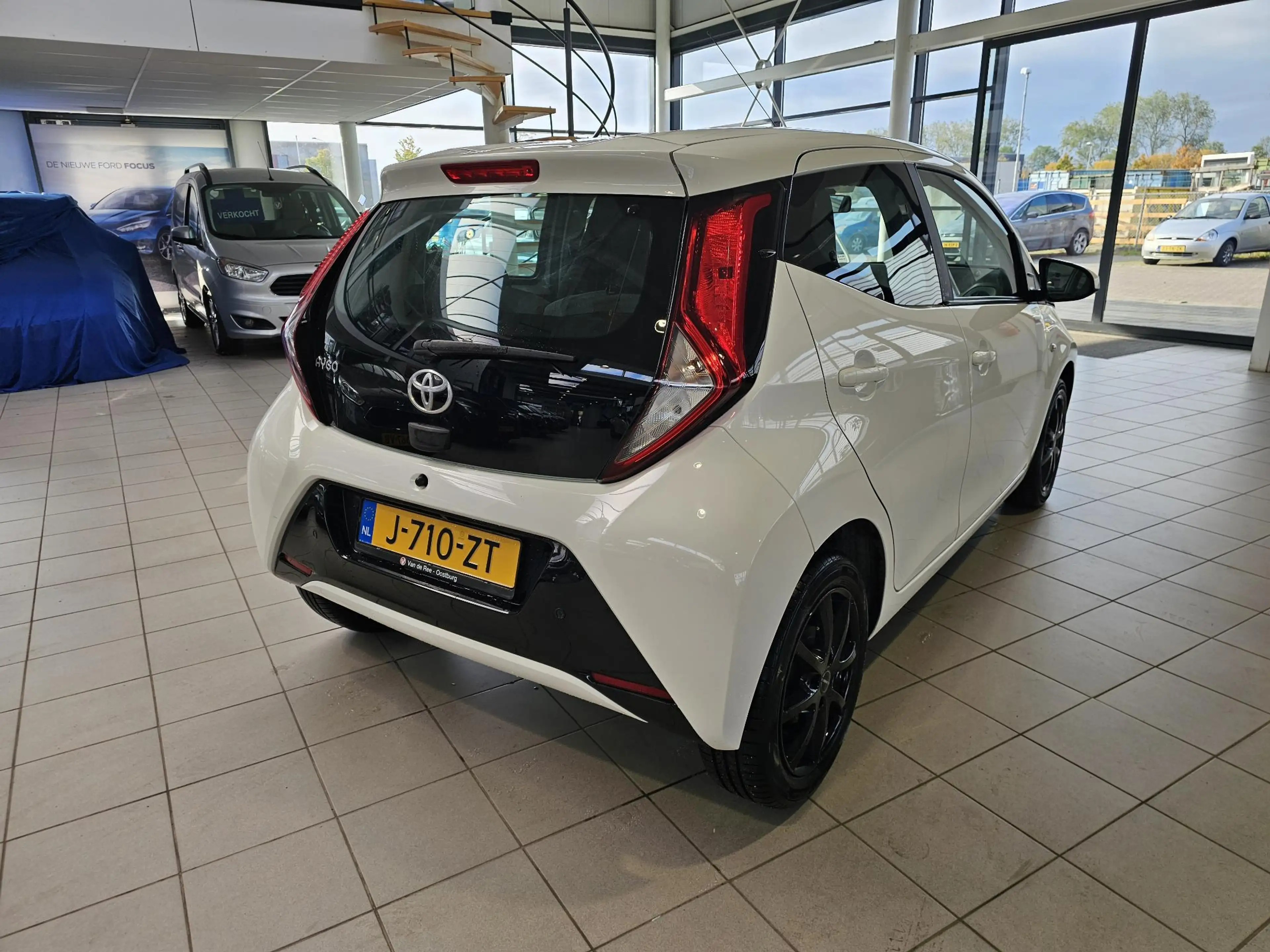Toyota Aygo 1.0 VVT-i x-play limited — photo 3