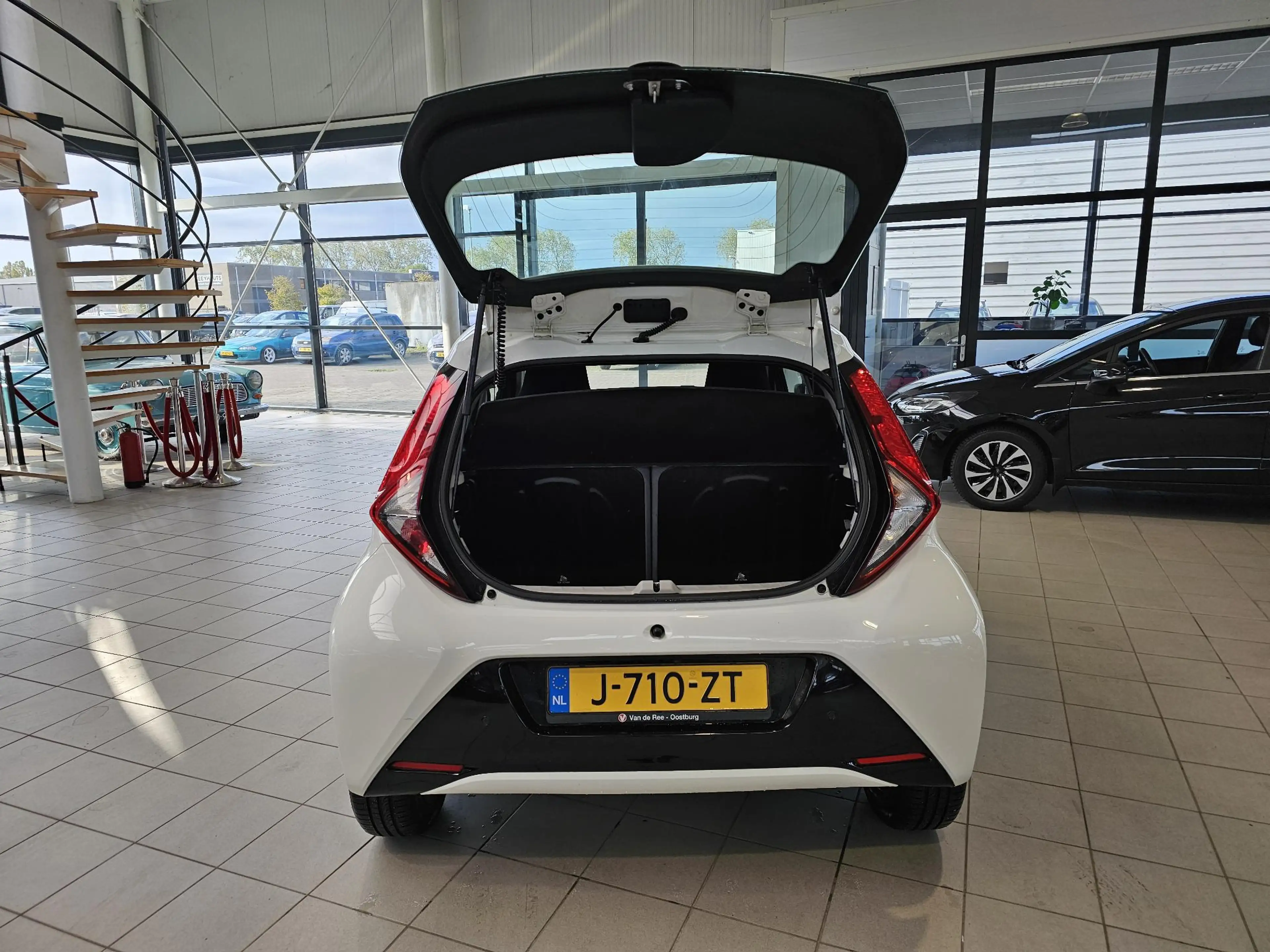 Toyota Aygo 1.0 VVT-i x-play limited — photo 5