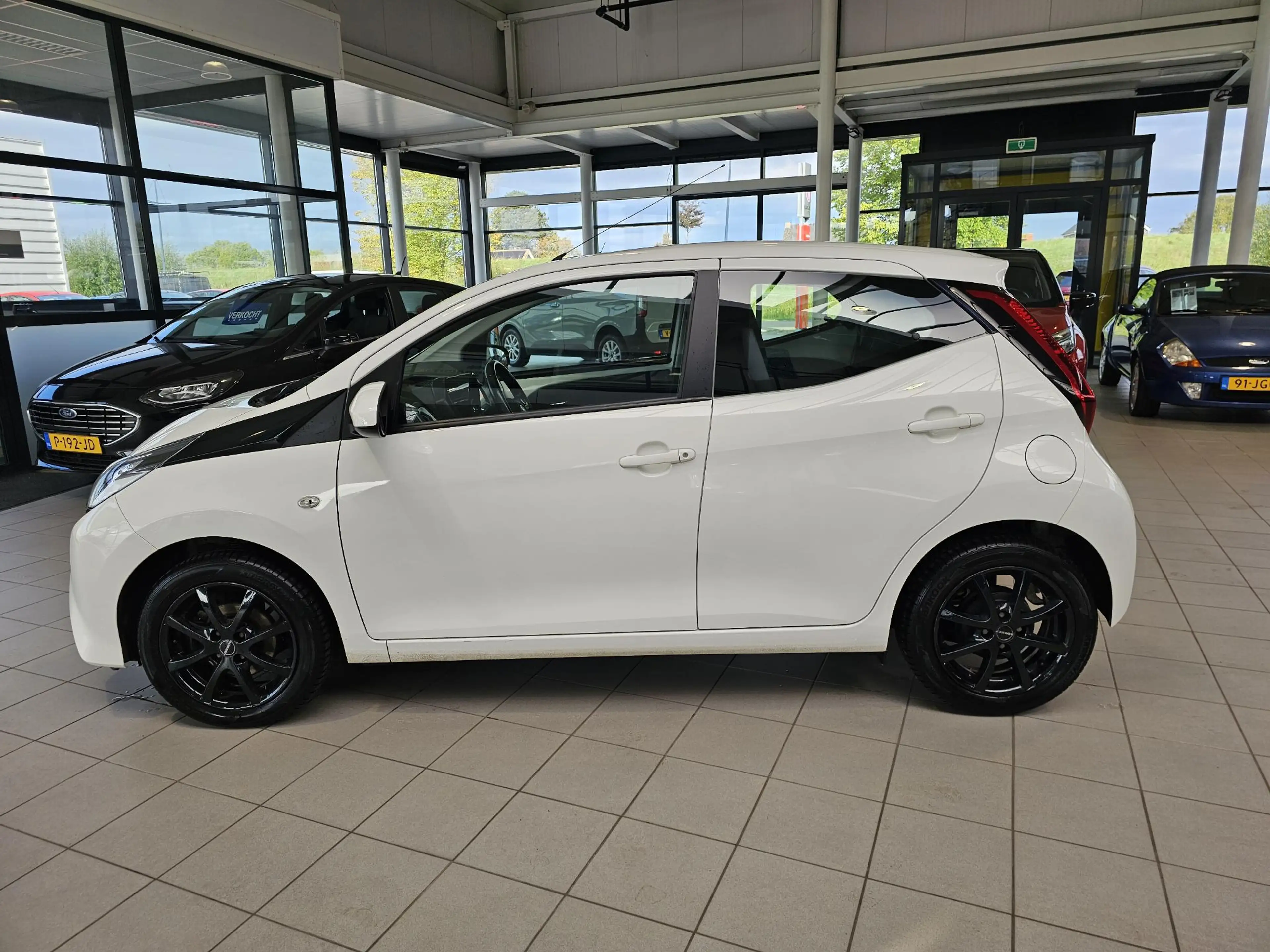 Toyota Aygo 1.0 VVT-i x-play limited — photo 7