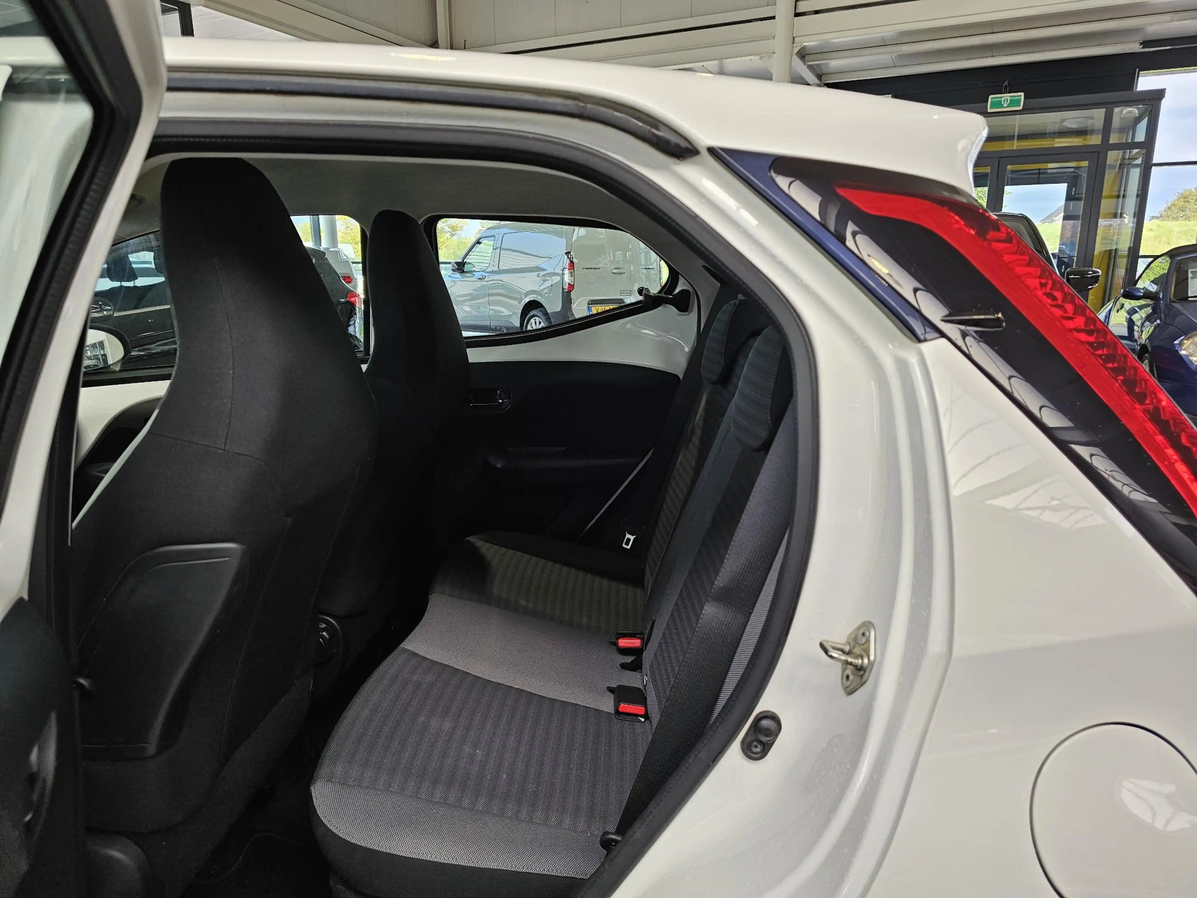 Toyota Aygo 1.0 VVT-i x-play limited — photo 10