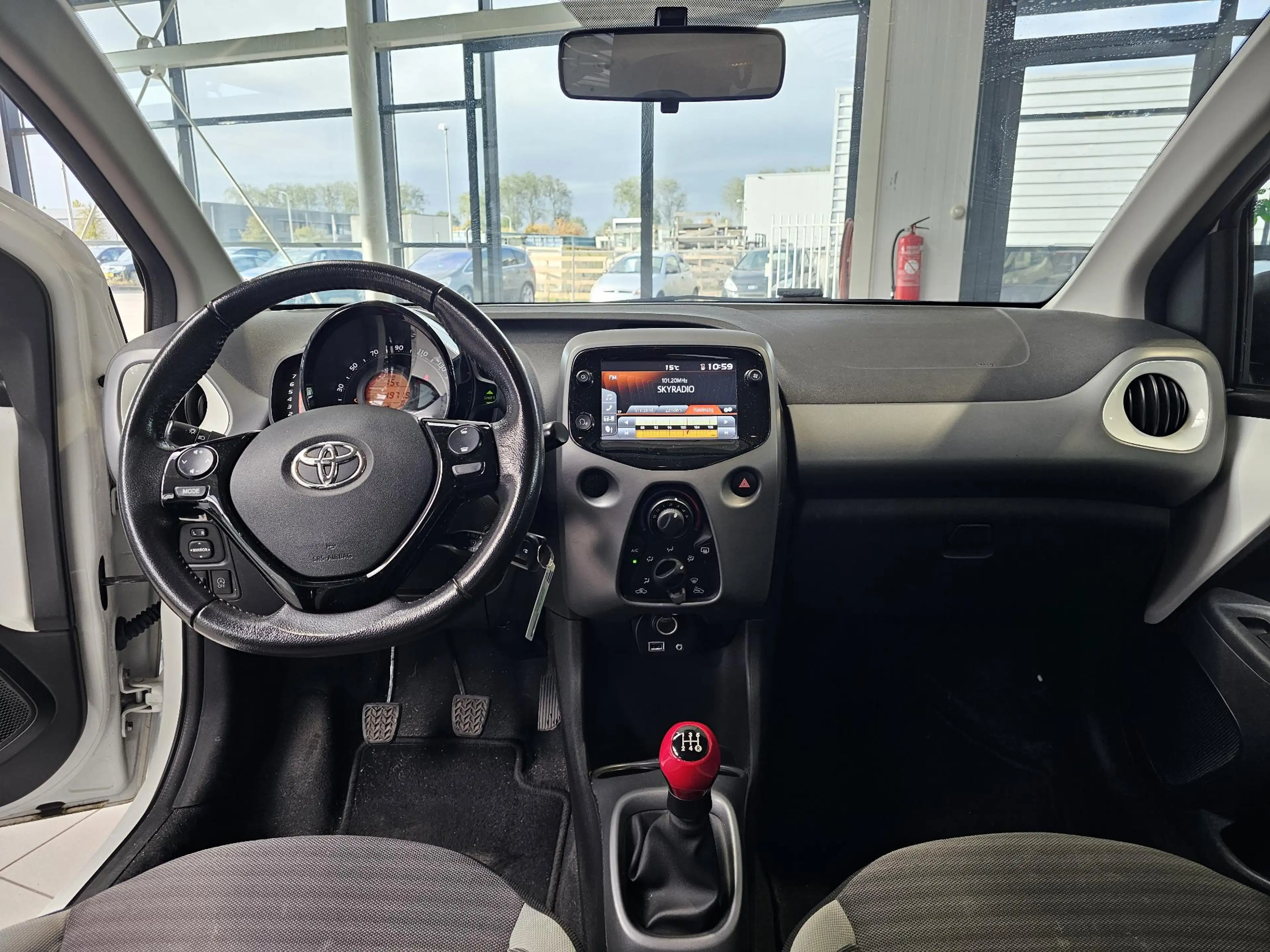 Toyota Aygo 1.0 VVT-i x-play limited — photo 12