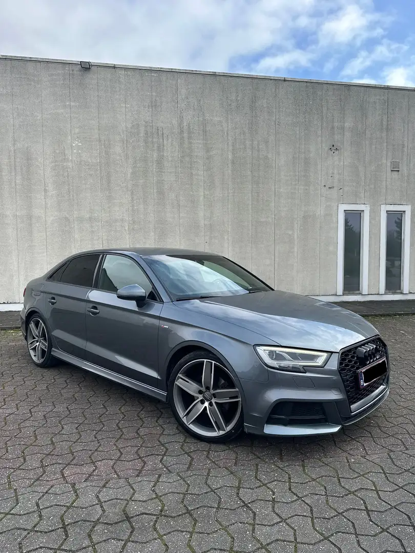 Audi A3 1.6 TDi Sport S tronic Grijs - 2