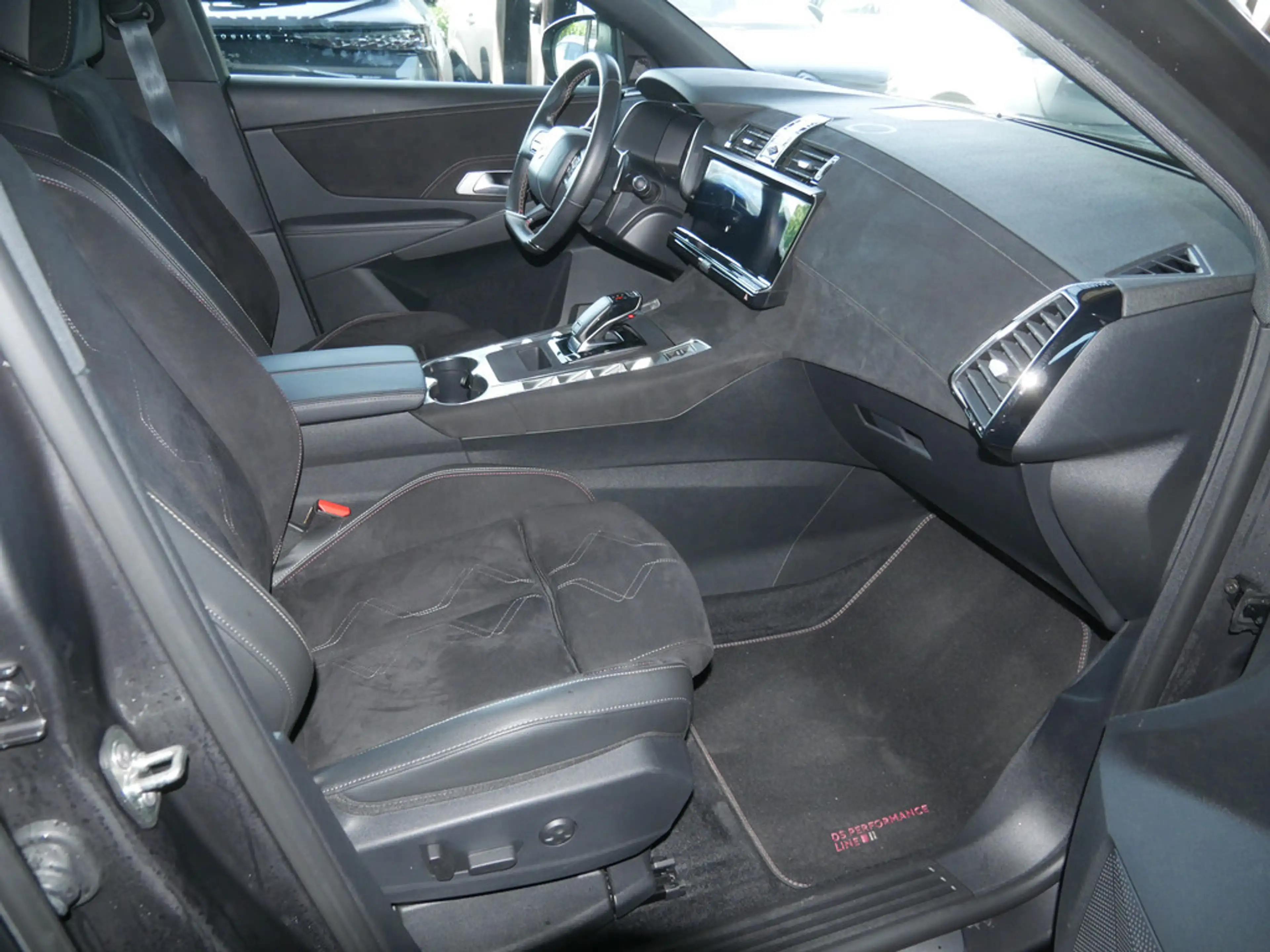 DS Automobiles DS 7 Crossback Performance Line+ BlueHDi 130 — photo 3