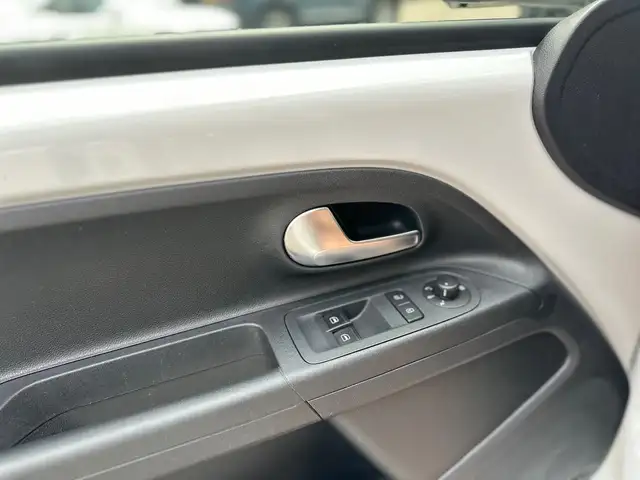 Volkswagen up! view 15