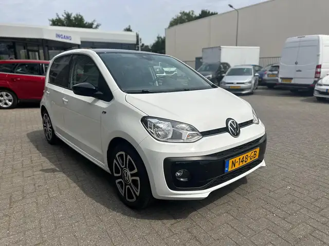 Volkswagen up! view 6
