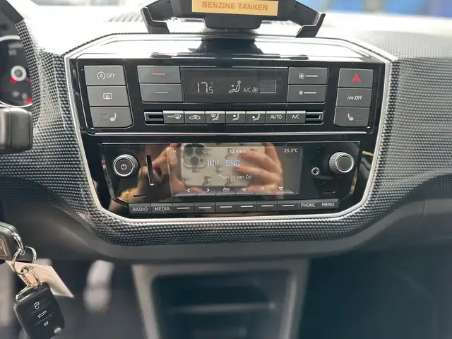 Volkswagen up! view 12