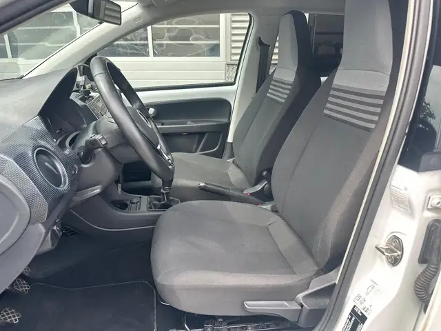 Volkswagen up! view 3