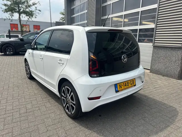 Volkswagen up! view 9
