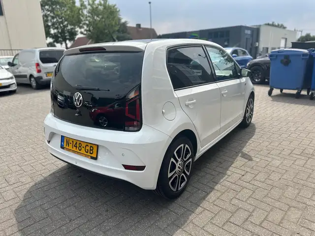 Volkswagen up! view 7