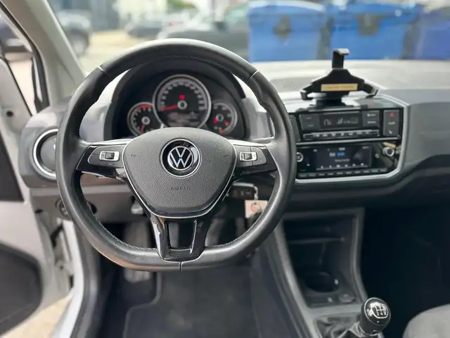 Volkswagen up! view 10