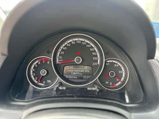 Volkswagen up! view 11