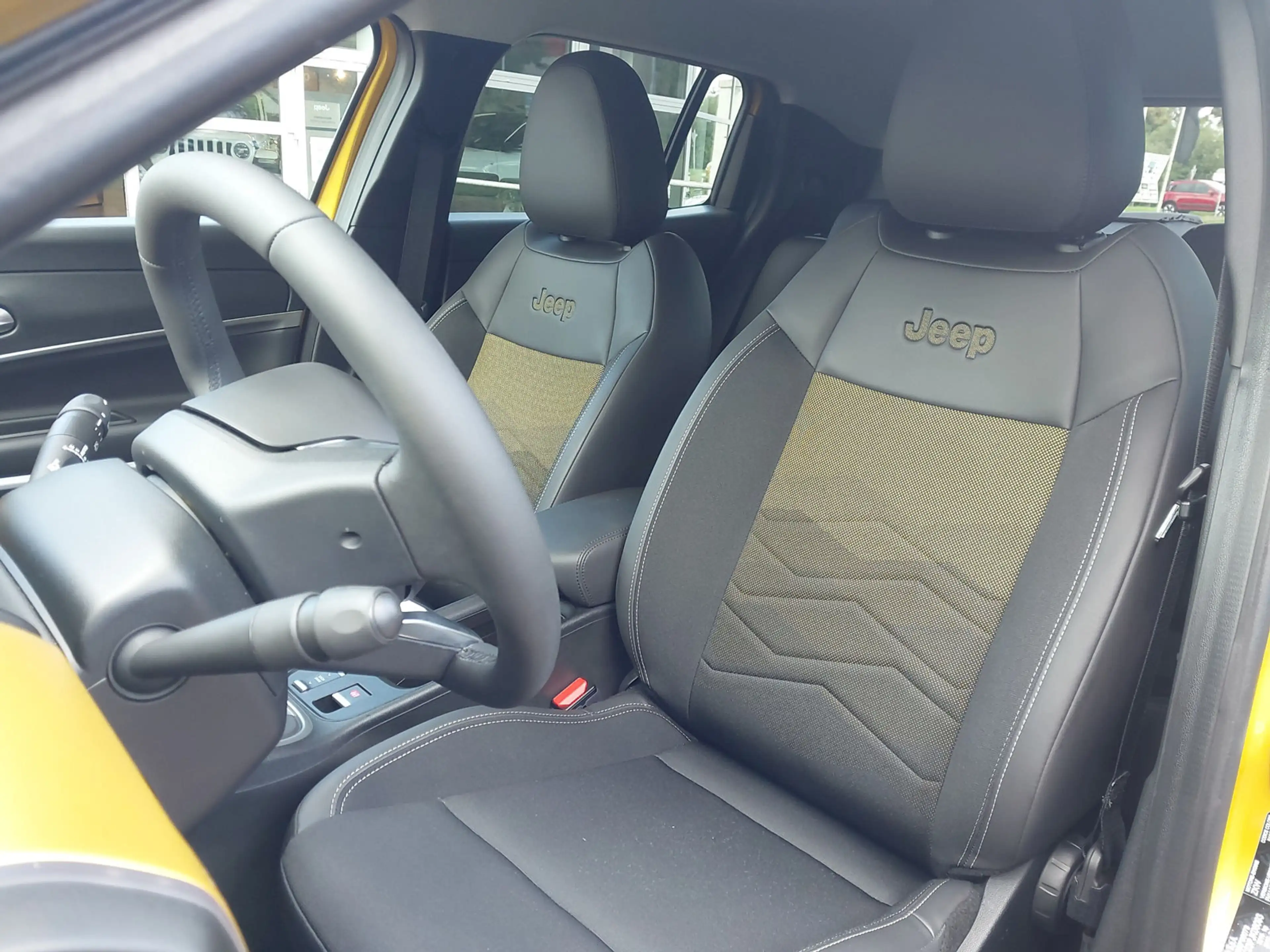Jeep Avenger Summit — photo 7