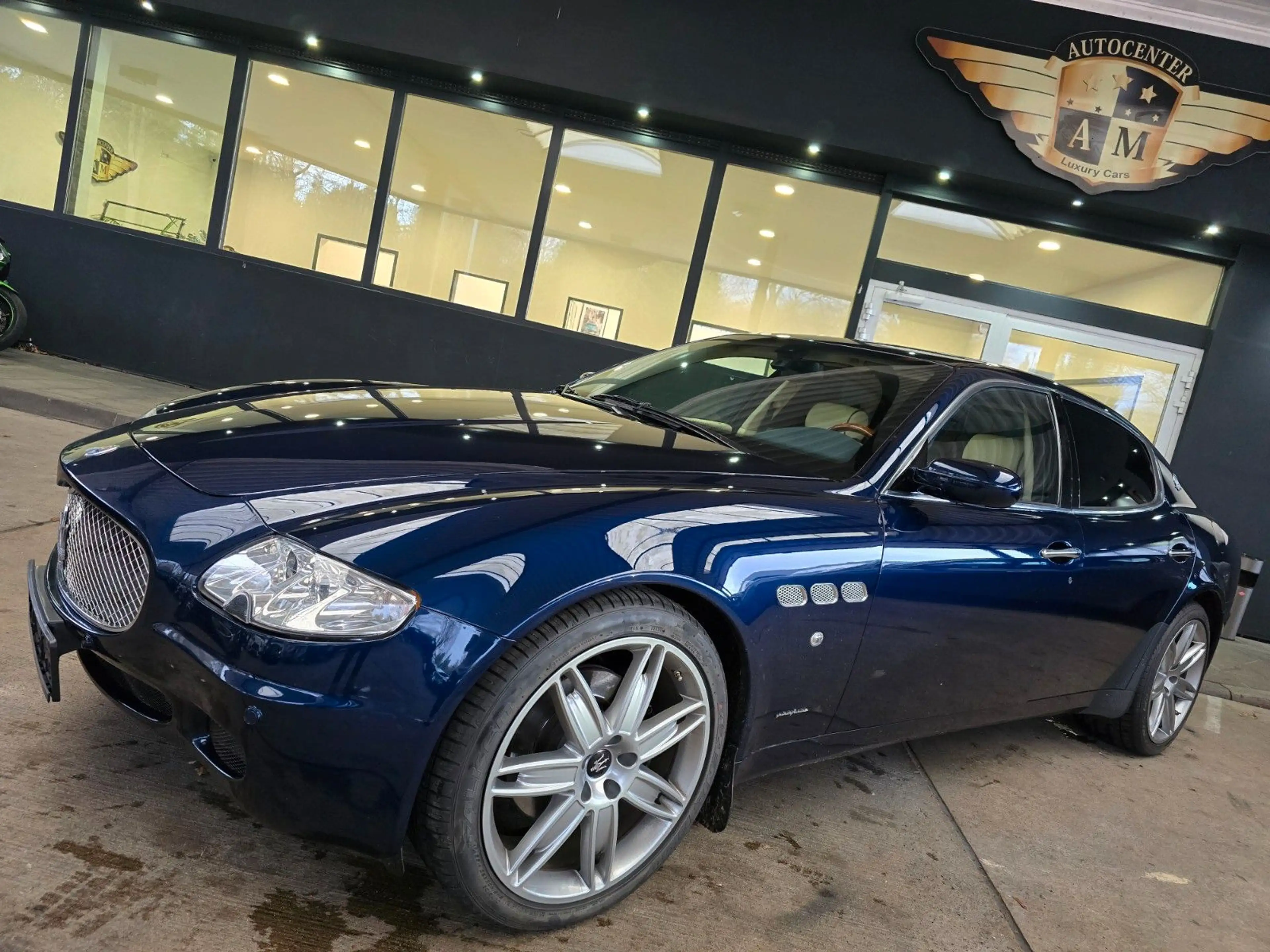 Maserati Quattroporte Executive GT SSD/NAVI/BLAU-Metallic — photo 3