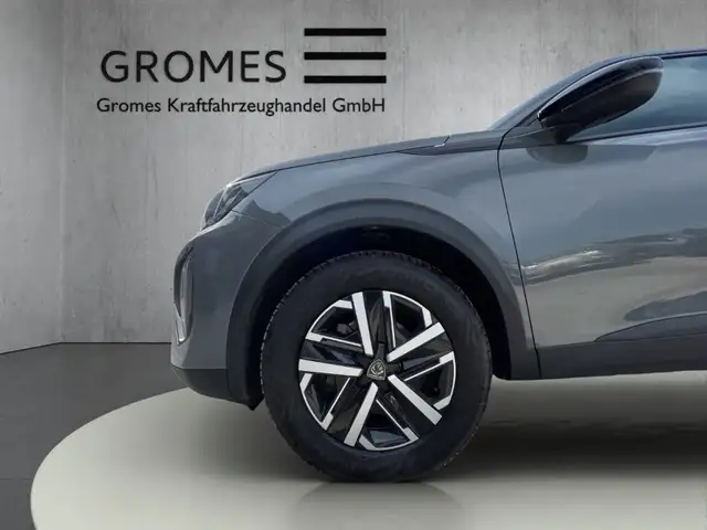 Peugeot 2008 view 11