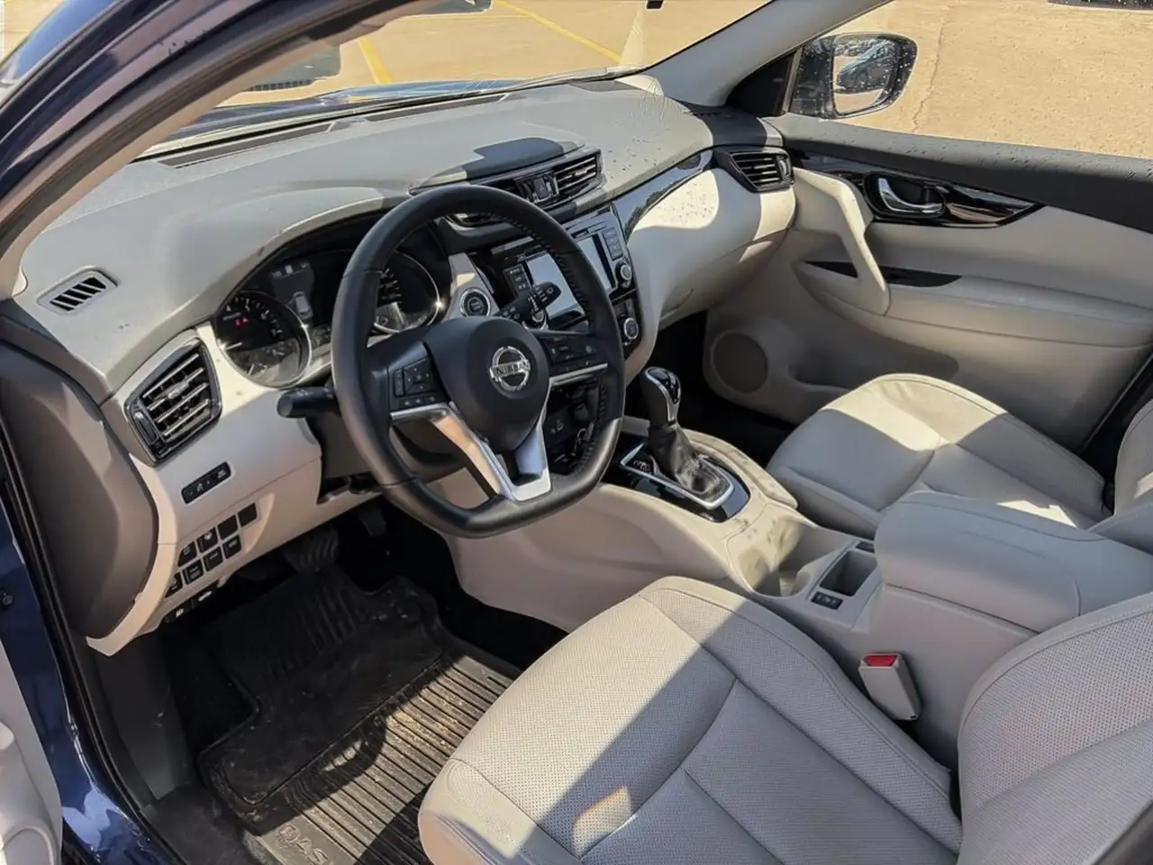 Nissan Qashqai снимка Nissan Qashqai