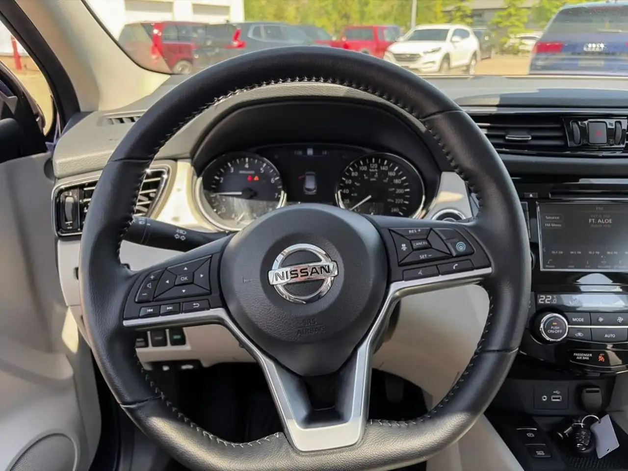 Nissan Qashqai снимка Nissan Qashqai
