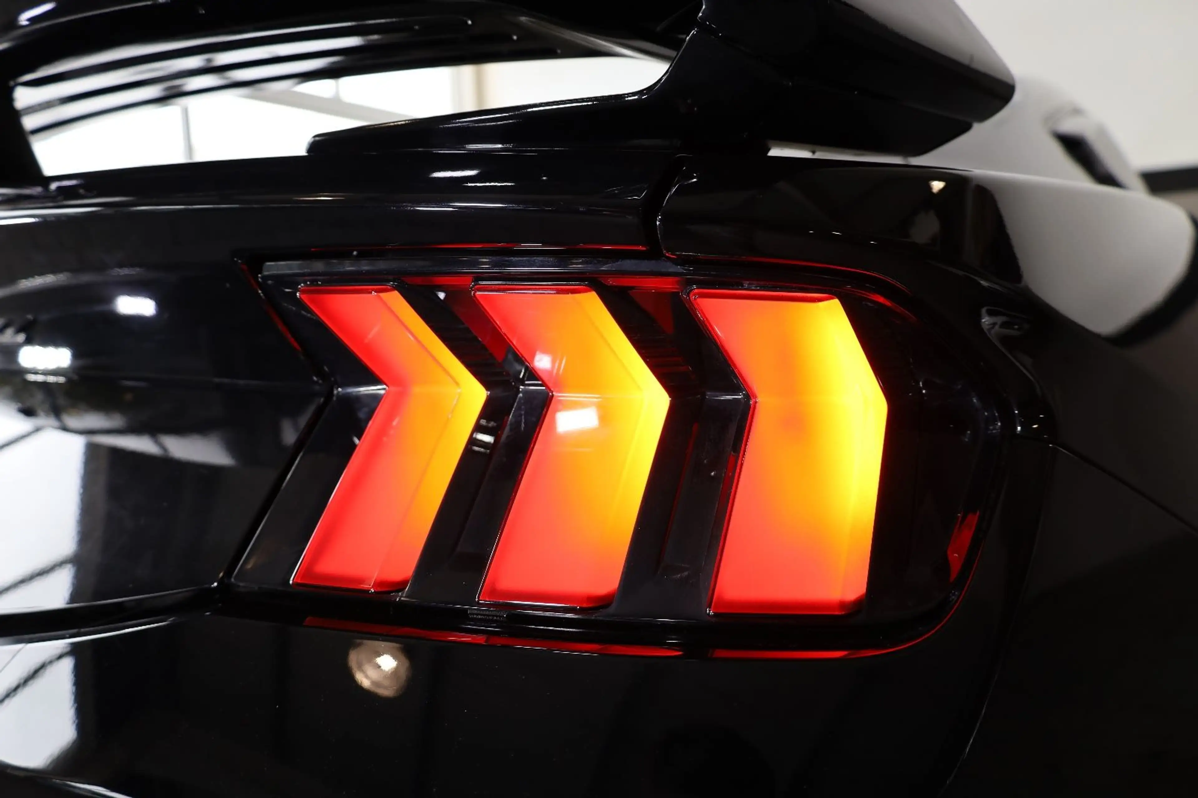 Ford Mustang 5.0 Ti-VCT V8 GT/ACC/TTW/SHZ/LHZ/B&O/R20 — photo 7